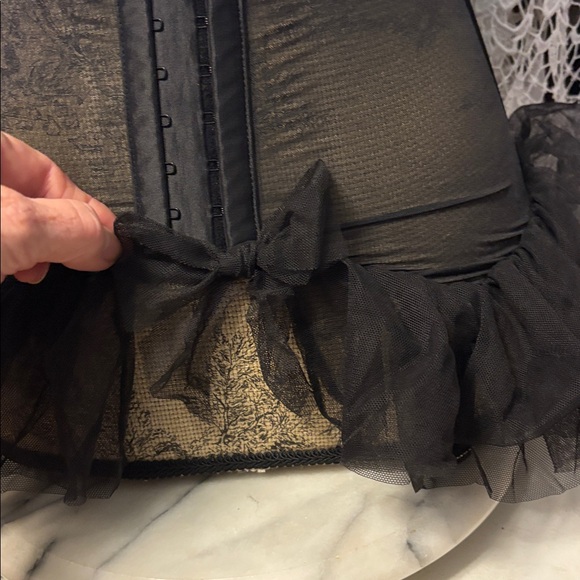 Victoria's Secret Black Rhinestone Embellished Corset Sz 34C - Picture 4 of 12